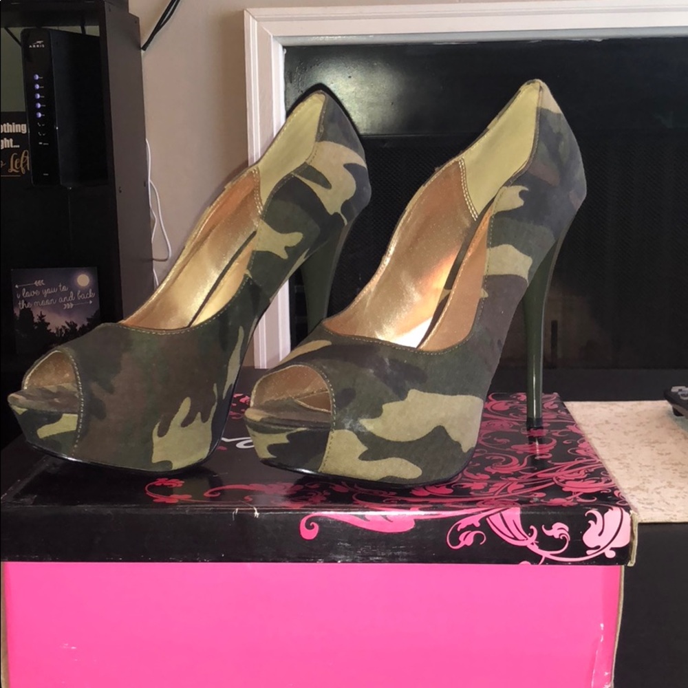 Open toed heels